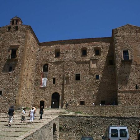 Donjon Suite Centro Storico Castelbuono  Εξωτερικό φωτογραφία