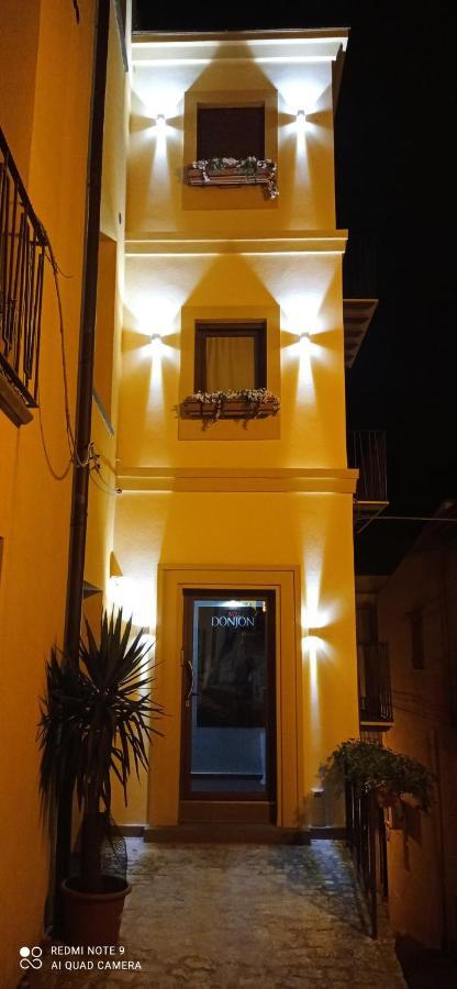 Donjon Suite Centro Storico Castelbuono  Εξωτερικό φωτογραφία
