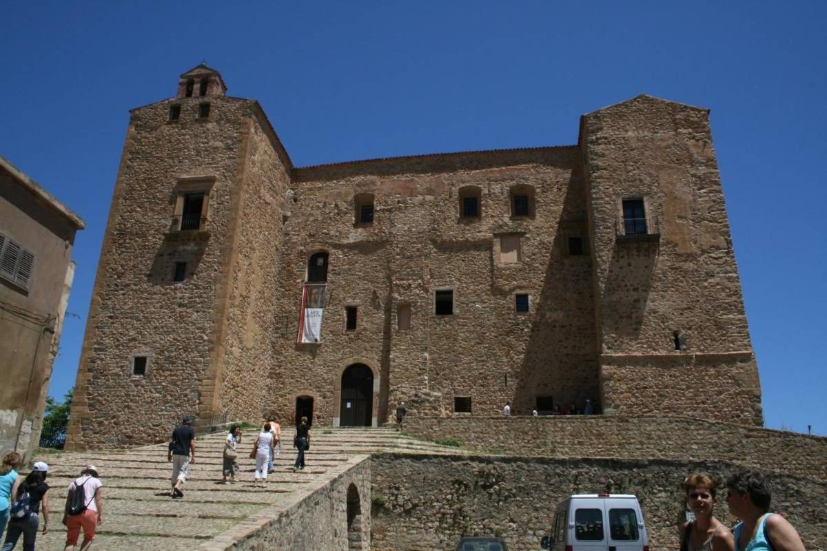 Donjon Suite Centro Storico Castelbuono  Εξωτερικό φωτογραφία