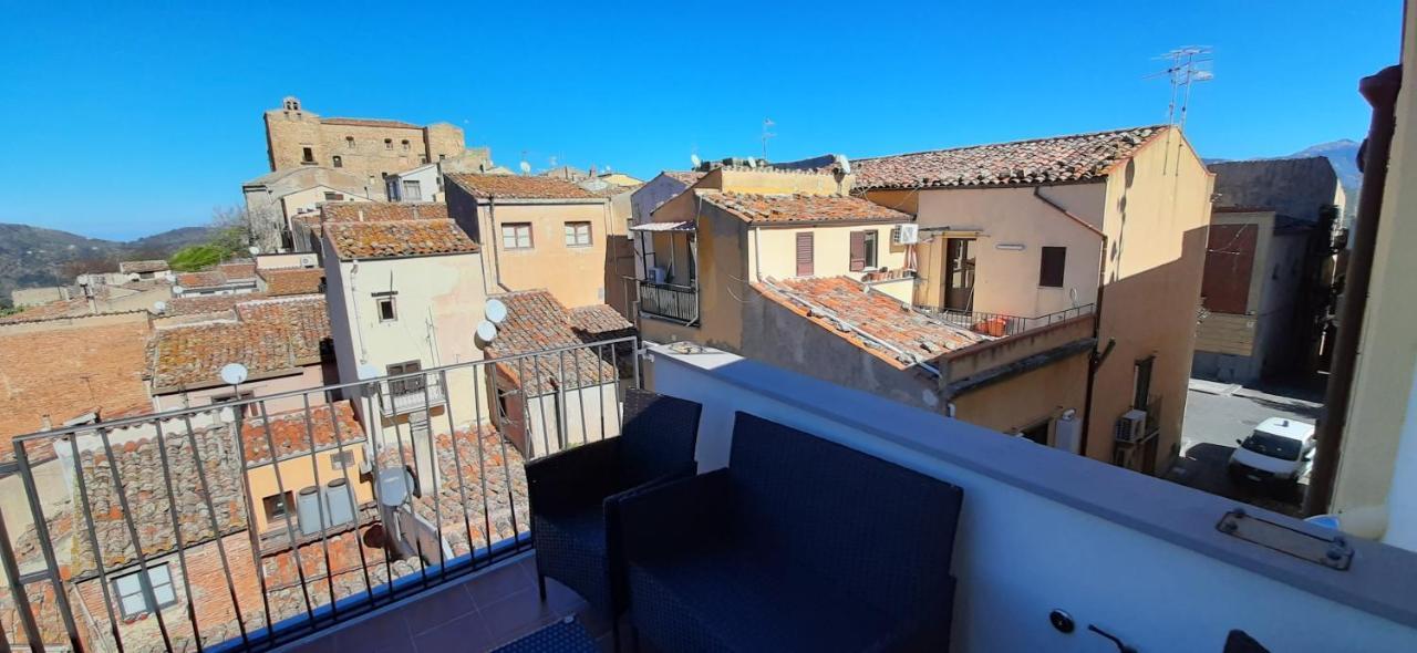 Donjon Suite Centro Storico Castelbuono  Εξωτερικό φωτογραφία