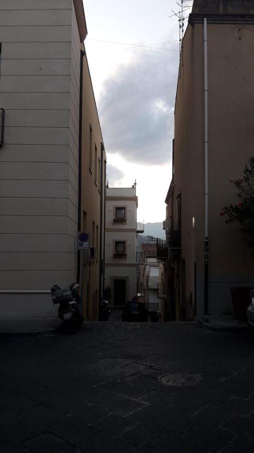 Donjon Suite Centro Storico Castelbuono  Εξωτερικό φωτογραφία